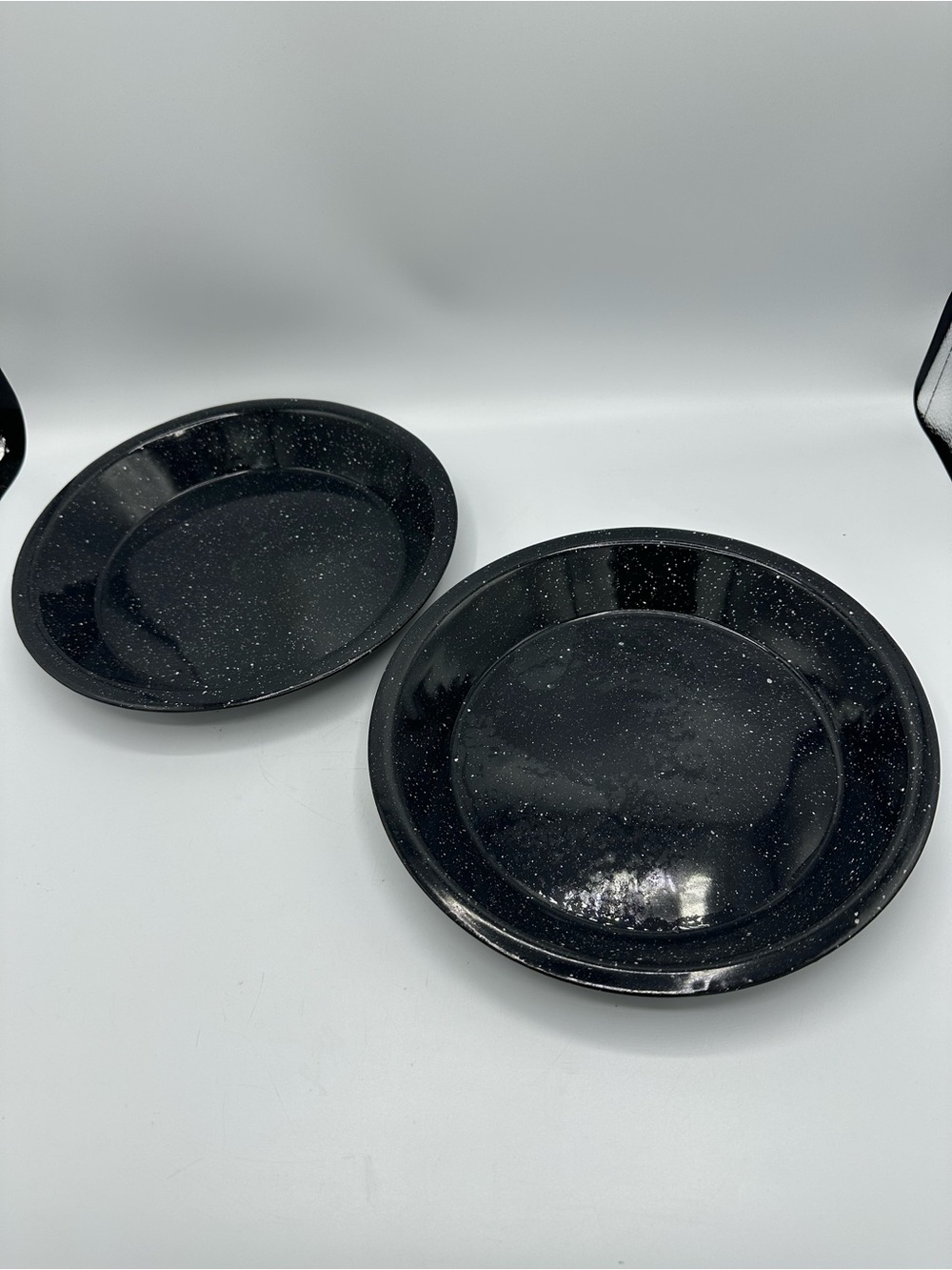 Vintage BLACK SPECKLED ENAMELWARE 10” Metal Camping Plates Retro Outdoors Qty 2